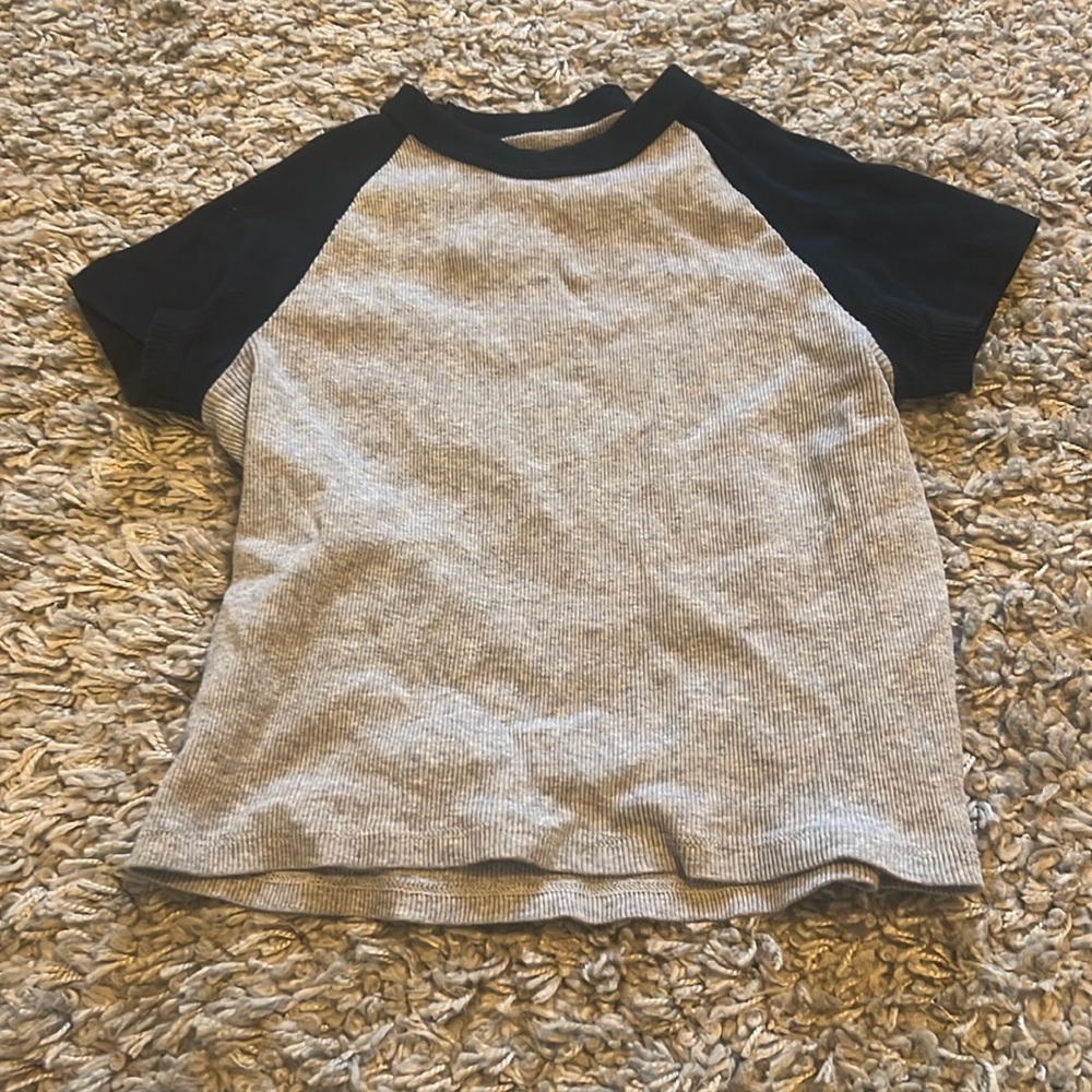 Brandy Melville tee!!